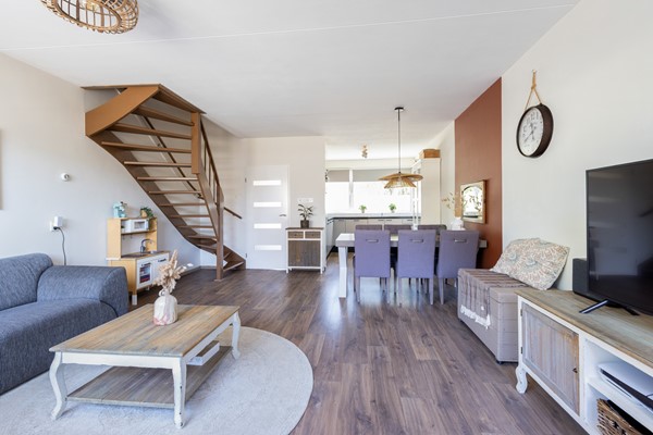 Foto - Te koop: Nette tussenwoning in het gezellige Klundert!